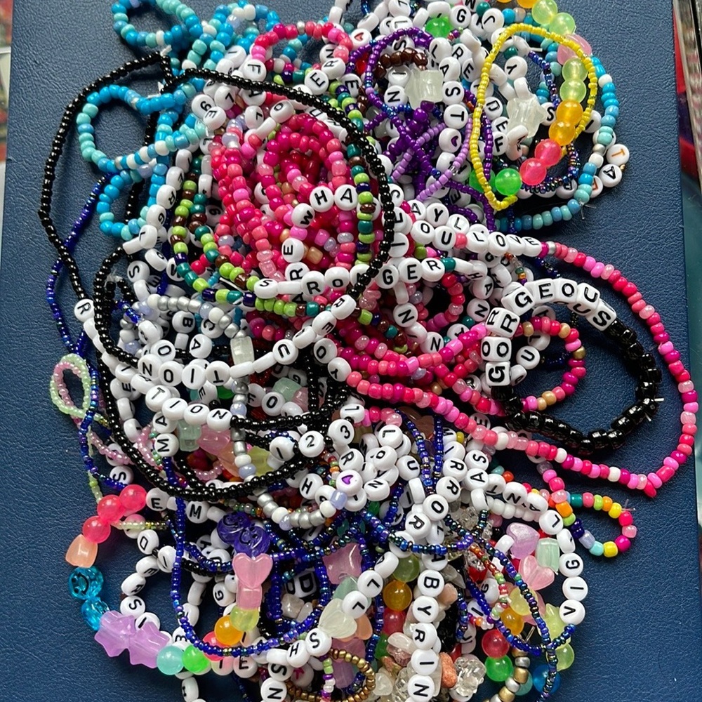 Pack of 13 Friendship Bracelets for Trading—10/13 Eras Movie Premiere Special - Picture 2 of 13